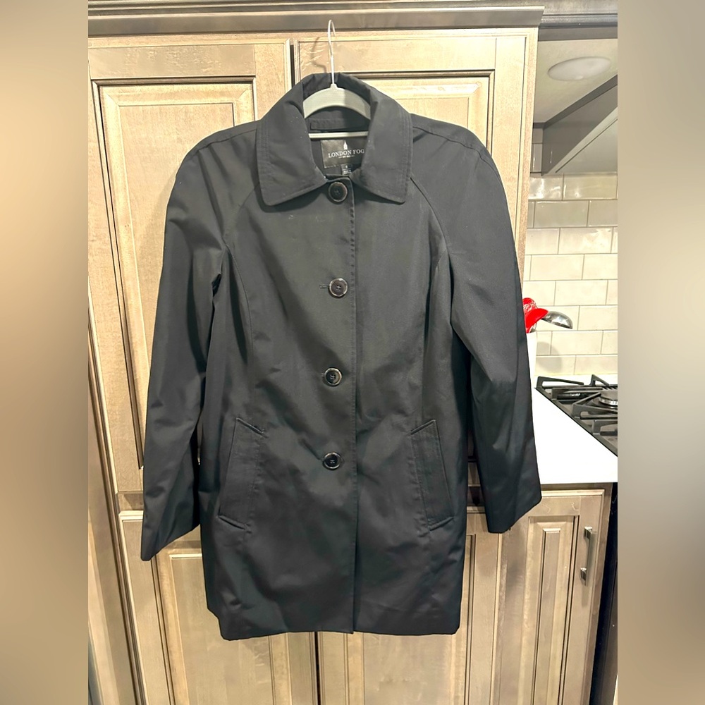 London Fog single breasted trench coat, size small, GUC, **scarf not i…